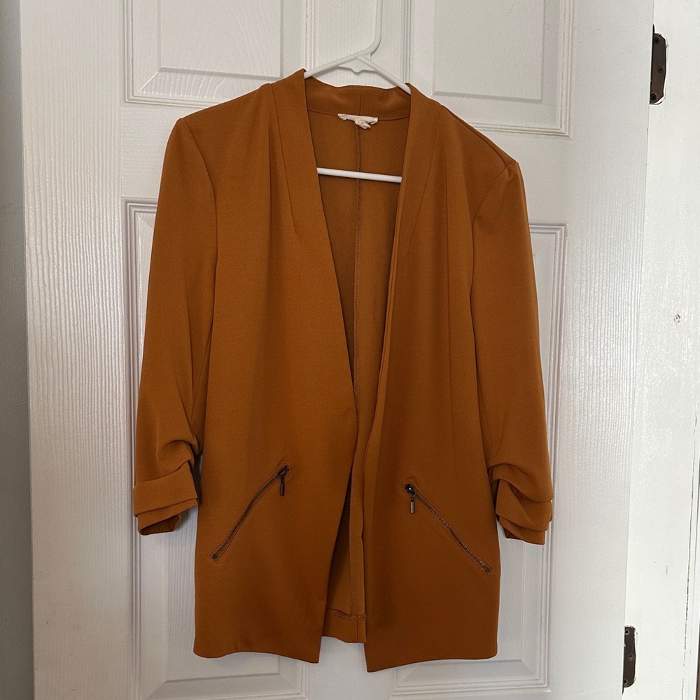 Women's Tan Jacket with Zipper Pockets